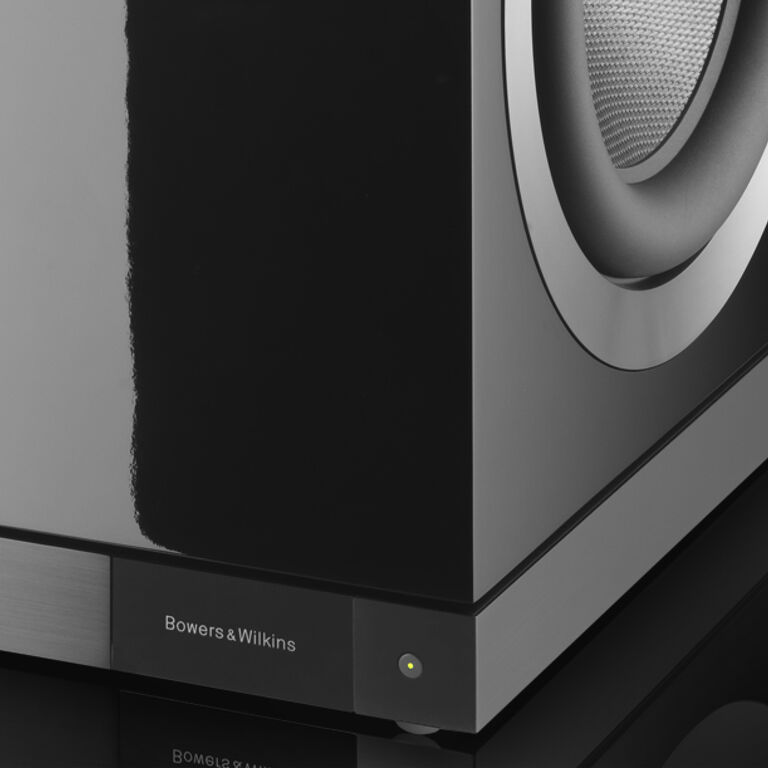 DB1D, Gloss Black, dynamic
