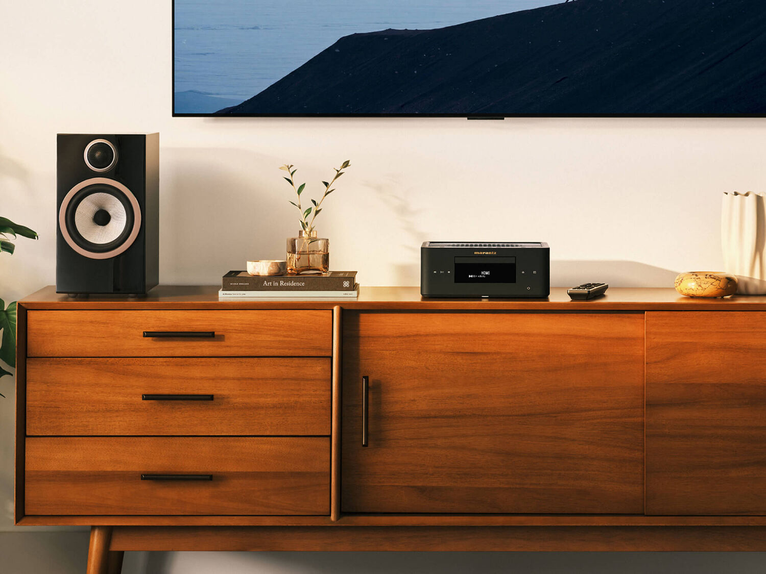 Black MCR 60n front lifestyle