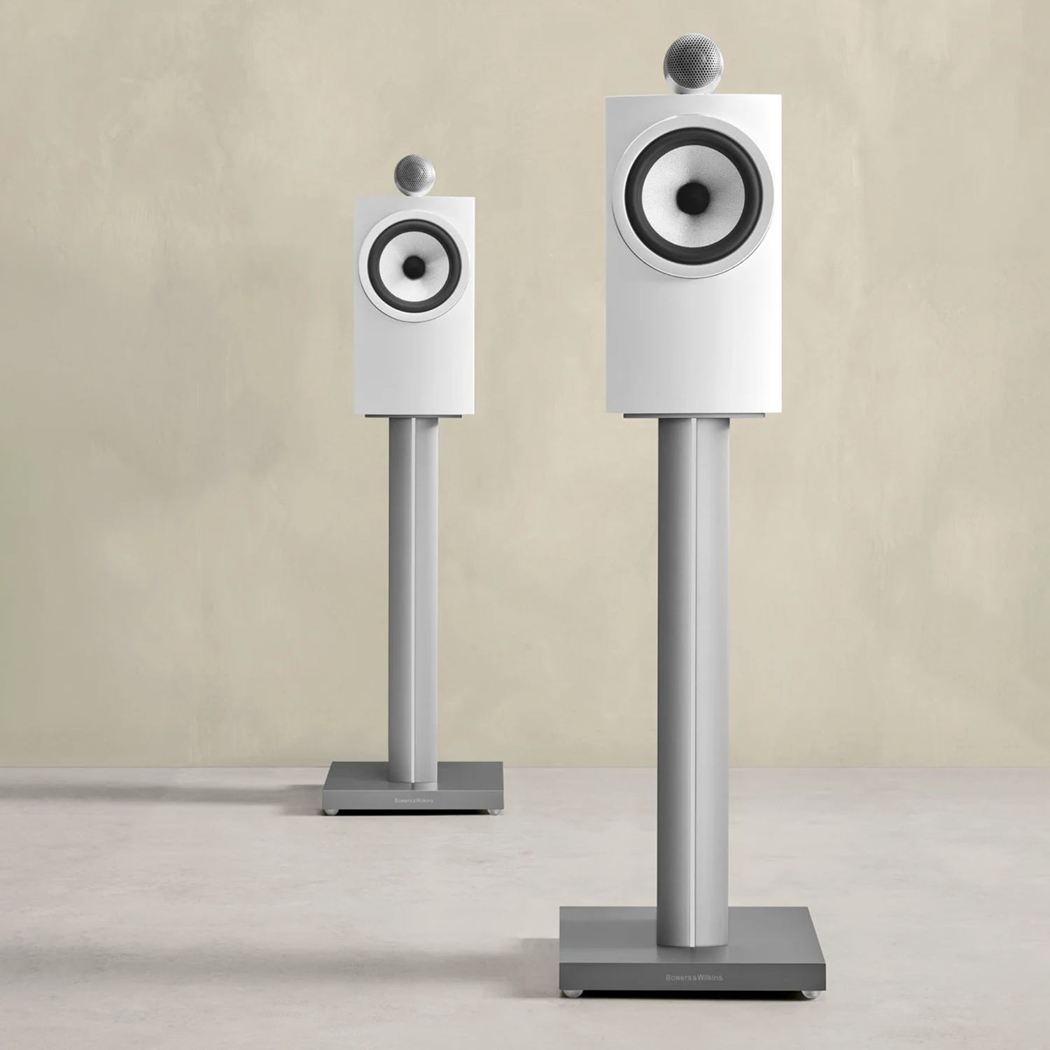 705 S3, Satin White, dynamic
