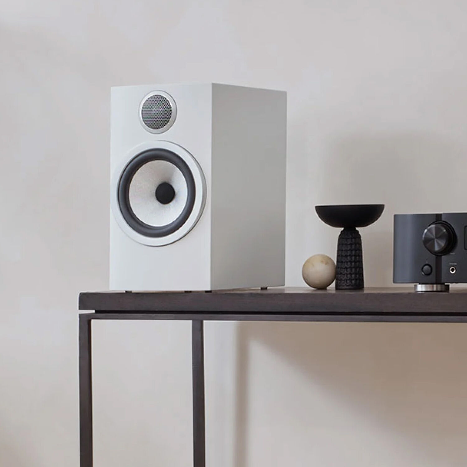 706 S3, Satin White, dynamic