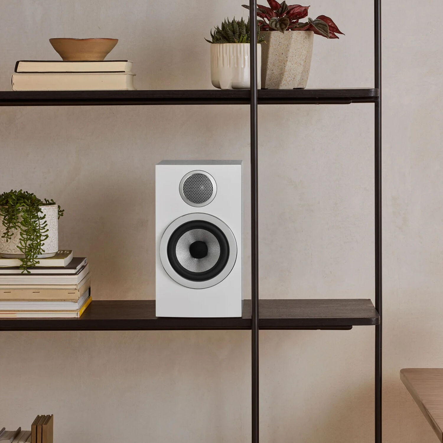 707 S3, Satin White, dynamic