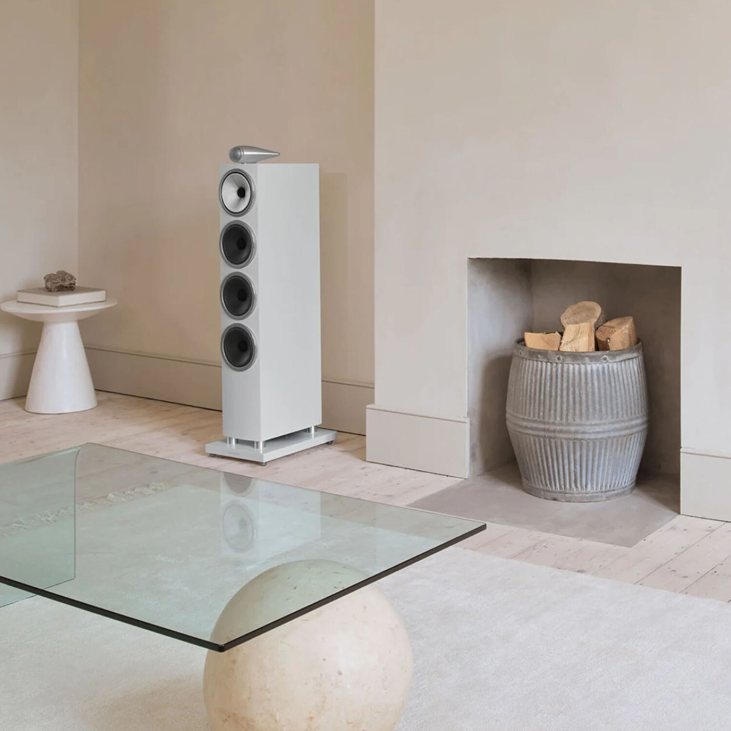 702 S3, White, dynamic