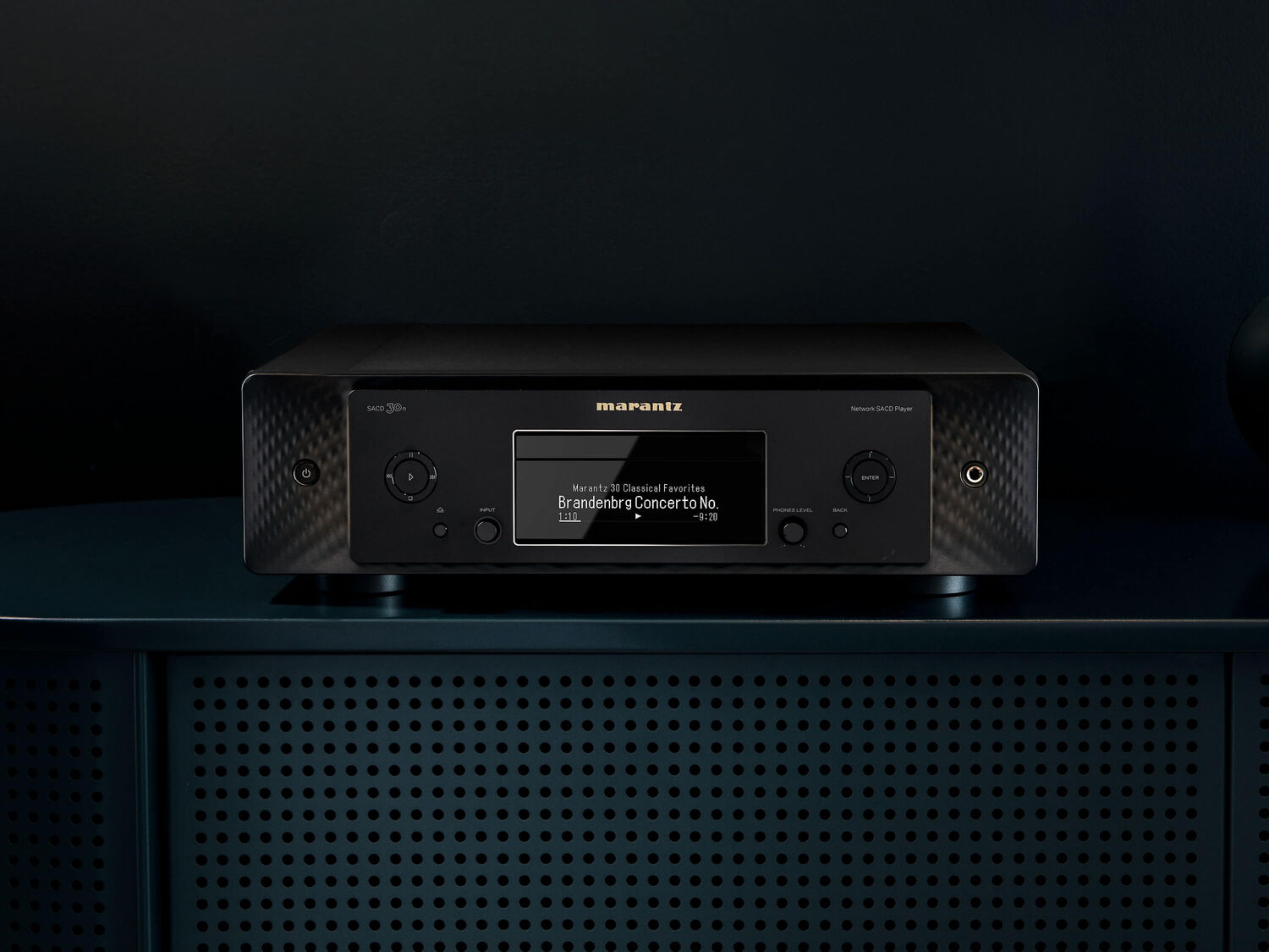 SACD 30n - Back lifestyle view 